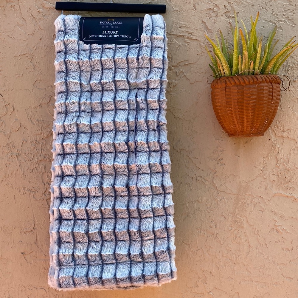 Royal Luxe Luxury MicroMink Sherpa Throw - Beautiful!